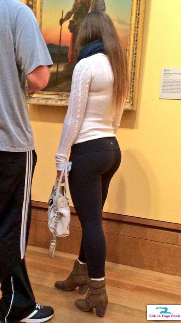 Creep Shots Of A Tight Ass In Yoga Pants Appreciating Ar