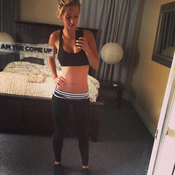 16 Of The Sexiest Blondes In Yoga Pants The Internet Has To Offer Yoga Pants Girls In Yoga