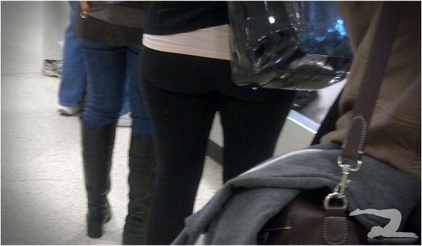 Is It Okay To Wear Yoga Pants On A Plane? (Updated: 14 Photos) : Girls