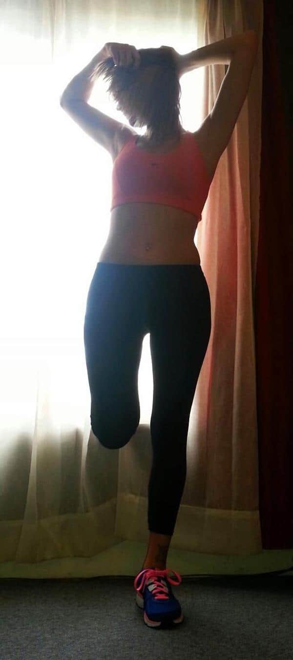 FIT BABE STRIPPING IN YOGA PANTS - GirlsInYogaPants.com